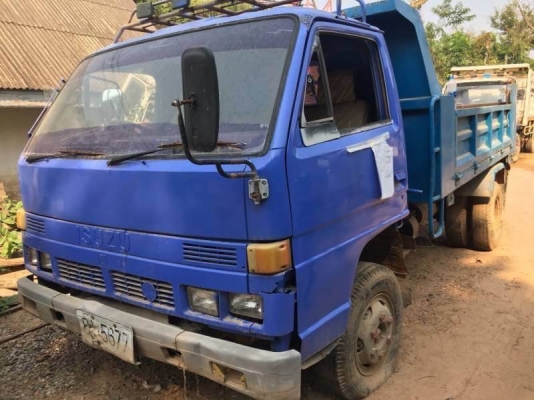 ขาย 215,000 บาท ISUZU NPR59L ดั้ม 5 คิว เครื่อง 4BD1-115 แรง หัวยาวยางพอใช้ เฟืองท้าย 6 น้อต Npr พวง