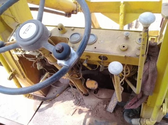 ขาย 195,000  รถตักล้อยาง TCM STD25 เครื่องดี เกียร์แรง สภาพพร้อมใช้ เอกสารชื้อขาย  รถอยู่ จ.นครปฐม โทร 0610710295