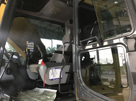 ขาย KOMATSU PC200-8MO รุ่นกล้องหลัง สภาพสวยๆ พร้อมใช้งาน 5000 ชั่วโมง(PM7000ชม) ชมรถที่หน้างานได้ทุกวัน สนใจติดต่อ 081-4283210