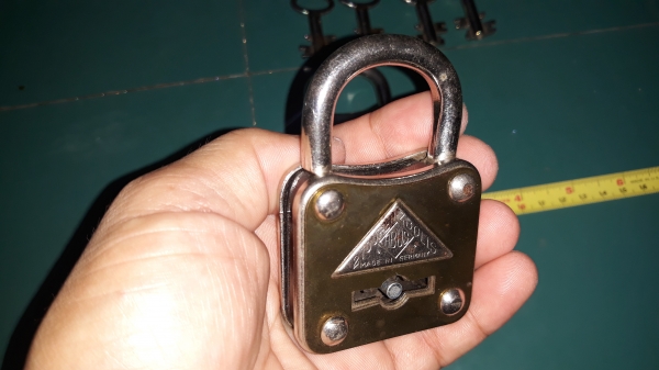 ขายแม่กุญแจABUS MADE IN GERMANY. ใหม่เก่าเก็บพร้อมลูก2ดอก