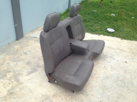 เบาะแท้ติดรถ isuzu tfr ตอนเดียว หุ้มหนังชิ้นล้างมาใหม่ สภาพดี 2500 บาท เบาะแท้ติดรถ isuzu tfr ตอนเดียว หุ้มหนังชิ้นล้างมาใหม่ สภาพดี 2500 บาท