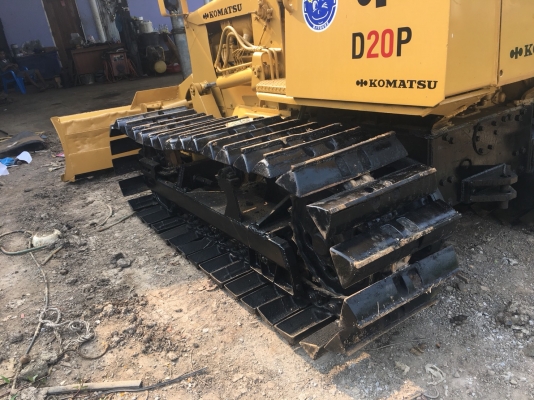 ขายรถแทร็กเตอร์เก่านอกD2-6 P สภาพสวยพร้อมใช้งาน เครื่องดี ช่วงช่างดี โซ่บูทดีไม่มีแตก ราคาต่อรองคุยกันได้ โทร0616613023 แพรว