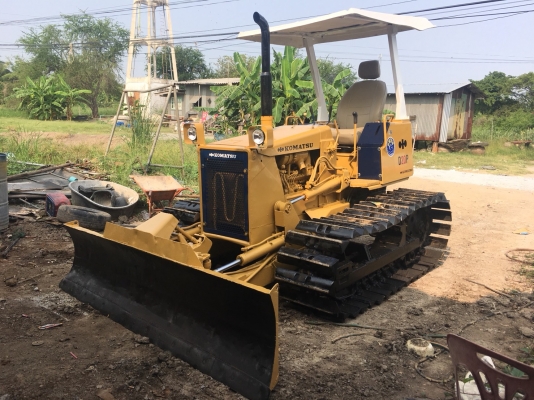 ขายรถแทร็กเตอร์เก่านอกD2-6 P สภาพสวยพร้อมใช้งาน เครื่องดี ช่วงช่างดี โซ่บูทดีไม่มีแตก ราคาต่อรองคุยกันได้ โทร0616613023 แพรว