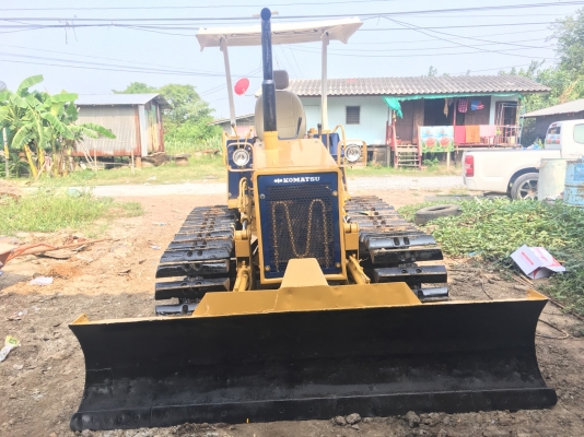 ขายรถแทร็กเตอร์เก่านอกD2-6 P สภาพสวยพร้อมใช้งาน เครื่องดี ช่วงช่างดี โซ่บูทดีไม่มีแตก ราคาต่อรองคุยกันได้ โทร0616613023 แพรว