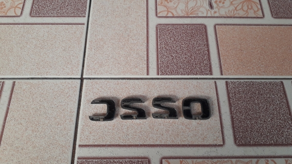 เพลทโลโก้ C220