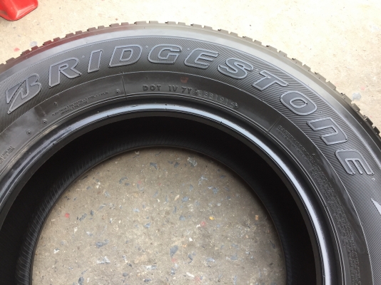 ยาง Bridgstone 265-65-17 ปี 15 ครบชุด 4 เส้น 5500 สวยๆไม่มีปะไม่บวมไม่กินข้างดอกยางเหลือเยอะเอาไปวิ่ ยาง Bridgstone 265-65-17 ปี 15 ครบชุด 4 เส้น 5500 สวยๆไม่มีปะไม่บวมไม่กินข้างดอกยางเหลือเยอะเอาไปวิ่