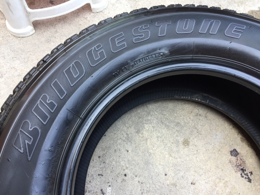 ยาง Bridgstone 255-65-17 ปี 16 ครบชุด 4 เส้น 6000 สวยๆไม่บวมไม่กินข้างดอกยางเหลือเยอะเอาไปวิ่งกันใด้ ยาง Bridgstone 255-65-17 ปี 16 ครบชุด 4 เส้น 6000 สวยๆไม่บวมไม่กินข้างดอกยางเหลือเยอะเอาไปวิ่งกันใด้