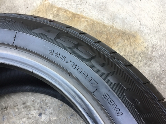 ยาง GOODYEAR 225-50-17 ปี 17 ครบชุด 4 เส้น 5500 สภาพสวยๆไม่บวมไม่กินข้าง ดอกยางเหลือเยอะเอาไปวิ่งกัน ยาง GOODYEAR 225-50-17 ปี 17 ครบชุด 4 เส้น 5500 สภาพสวยๆไม่บวมไม่กินข้าง ดอกยางเหลือเยอะเอาไปวิ่งกัน