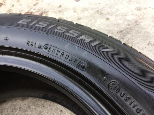 ยาง DUNLOP 215-55-17 ปี 17 ครบชุด 4 เส้น 6000  สภาพสวยๆไม่มีปะไม่บวมไม่กินข้าง ดอกยางเหลือเยอะเอาไปวิ่งกันใด้อีกยาวค่ะ