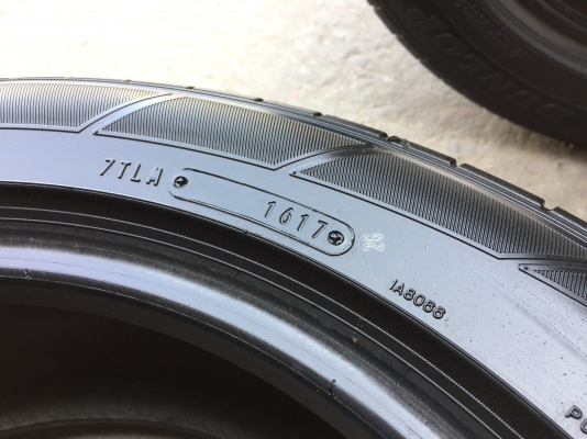 ยาง DUNLOP 215-55-17 ปี 17 ครบชุด 4 เส้น 5000 สภาพสวยๆไม่มีปะไม่บวมไม่กินข้าง ดอกยางเหลือเยอะเอาไปวิ