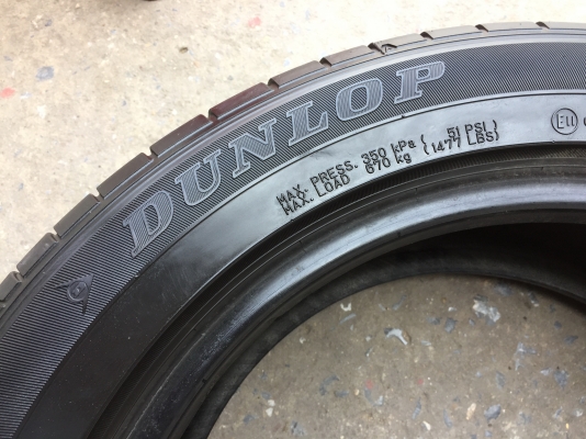 ยาง DUNLOP 215-55-17 ปี 17 ครบชุด 4 เส้น 5000 สภาพสวยๆไม่มีปะไม่บวมไม่กินข้าง ดอกยางเหลือเยอะเอาไปวิ