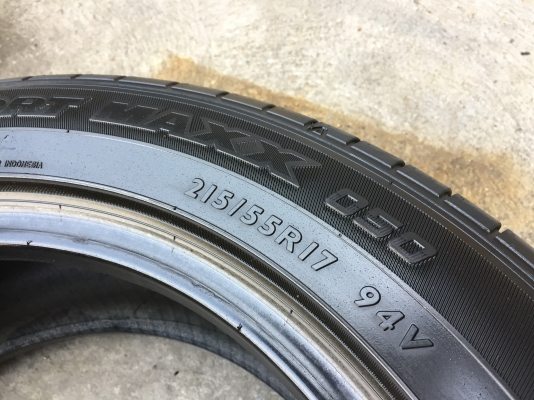 ยาง DUNLOP 215-55-17 ปี 17 ครบชุด 4 เส้น 5000 สภาพสวยๆไม่มีปะไม่บวมไม่กินข้าง ดอกยางเหลือเยอะเอาไปวิ
