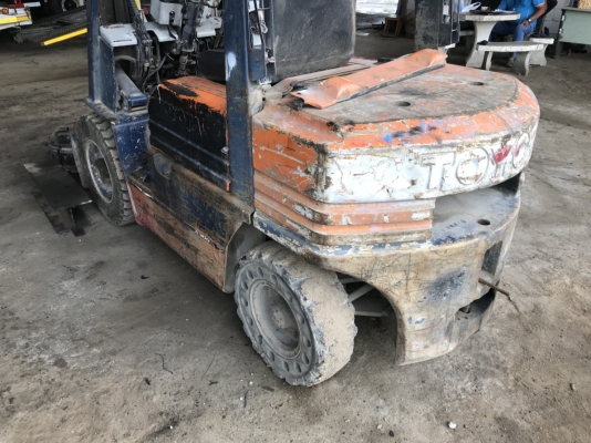 ขายด่วน โฟคลิฟต์ toyota 2.5 ตัน เครื่องดีเซล