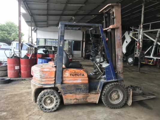 ขายด่วน โฟคลิฟต์ toyota 2.5 ตัน เครื่องดีเซล