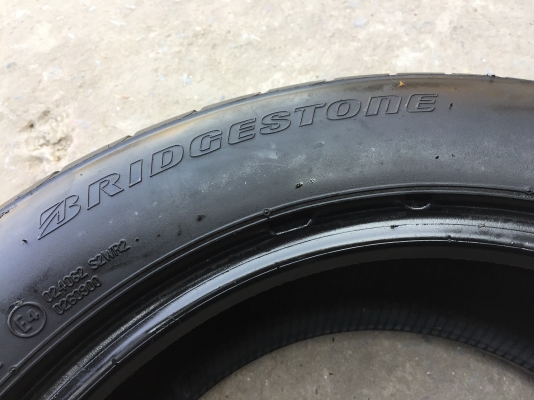 ยาง Bridgstone 205-55-16 ปี 17 ครบชุด 4 เส้น 4500 สวยๆไม่มีปะไม่บวมไม่กินข้างดอกยางเหลือเยอะเอาไปวิ่ ยาง Bridgstone 205-55-16 ปี 17 ครบชุด 4 เส้น 4500 สวยๆไม่มีปะไม่บวมไม่กินข้างดอกยางเหลือเยอะเอาไปวิ่