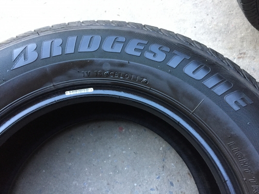 ยาง Bridgstone 215-70-15 ปี 17 3เส้น ปี 16 1เส้น ครบชุด 4 เส้น 6000 สวยๆไม่บวมไม่กินข้างดอกยางเหลือเ ยาง Bridgstone 215-70-15 ปี 17 3เส้น ปี 16 1เส้น ครบชุด 4 เส้น 6000 สวยๆไม่บวมไม่กินข้างดอกยางเหลือเ