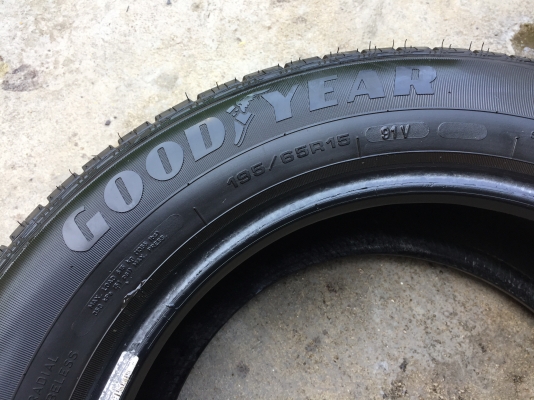 ยาง GOODYEAR 195-65-15 ปี 16 ครบชุด 4 เส้น 3000 สภาพสวยๆไม่บวมไม่กินข้าง ดอกยางเหลือเยอะเอาไปวิ่งกันใด้อีกยาวค่ะ ยาง GOODYEAR 195-65-15 ปี 16 ครบชุด 4 เส้น 3000 สภาพสวยๆไม่บวมไม่กินข้าง ดอกยางเหลือเยอะเอาไปวิ่งกันใด้อีกยาวค่ะ