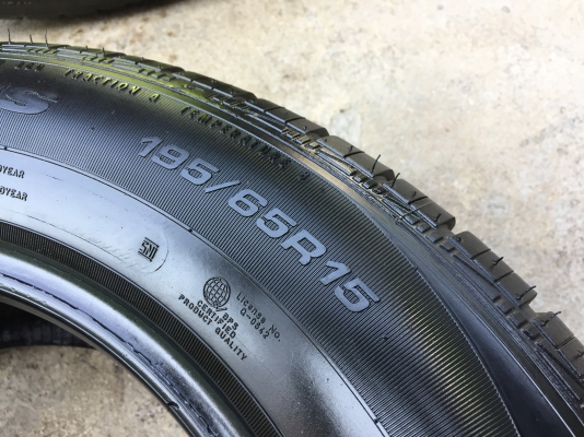 ยาง GOODYEAR 195-65-15 ปี 16 ครบชุด 4 เส้น 3000 สภาพสวยๆไม่บวมไม่กินข้าง ดอกยางเหลือเยอะเอาไปวิ่งกันใด้อีกยาวค่ะ ยาง GOODYEAR 195-65-15 ปี 16 ครบชุด 4 เส้น 3000 สภาพสวยๆไม่บวมไม่กินข้าง ดอกยางเหลือเยอะเอาไปวิ่งกันใด้อีกยาวค่ะ