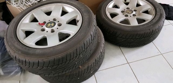 ยาง 205/55/R16 พร้อมแม็กเดิม บีเอ็ม ยางไหม่ ปีเก่า 1012 ยาง 205/55/R16 พร้อมแม็กเดิม บีเอ็ม ยางไหม่ ปีเก่า 1012