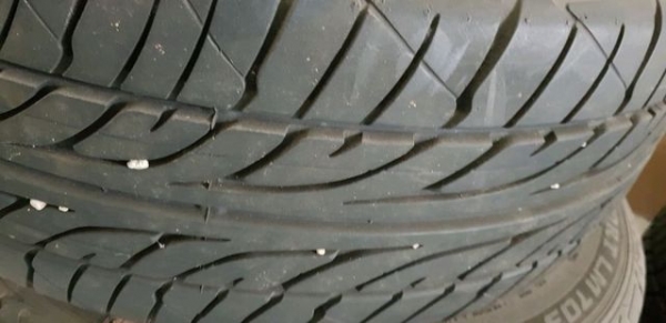 ยาง 205/55/R16 พร้อมแม็กเดิม บีเอ็ม ยางไหม่ ปีเก่า 1012 ยาง 205/55/R16 พร้อมแม็กเดิม บีเอ็ม ยางไหม่ ปีเก่า 1012