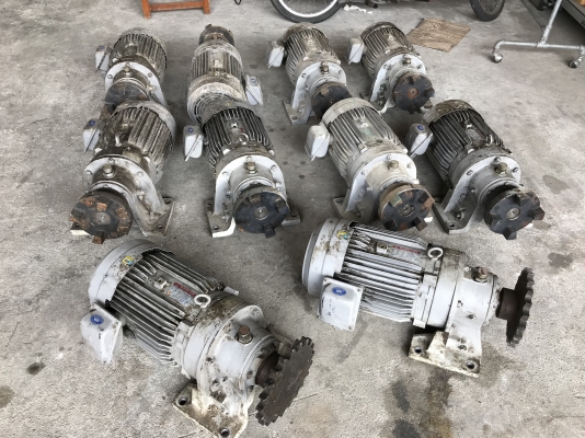 ขายมอเตอร์เกียร์ Cycro drive Sumitomo 7.5HP. 380V อัตราทด 1:15 เพลาออกประมาณ 100รอบต่อนาที สภาพสวยมากเดิมๆ วิ่งนิ่ม พร้อมใช้งาน มี 10ตัวครับ ราคาตัวละ 16,500 บาท