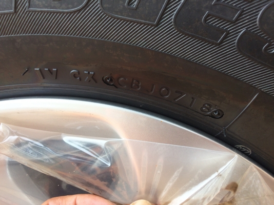 ยางถอดป้ายแดง Bridgestone 215 70 r16 ปี18