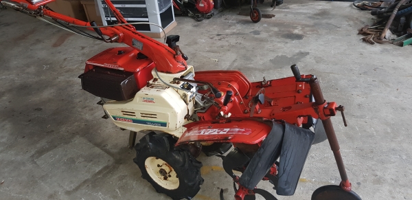 ดีเซล รถพรวนดินสาดดินยกร่อง สอบถามได้ต่อรองได้ ดีเซล รถพรวนดินสาดดินยกร่อง สอบถามได้ต่อรองได้