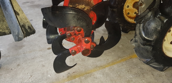 ดีเซล รถพรวนดินสาดดินยกร่อง สอบถามได้ต่อรองได้ ดีเซล รถพรวนดินสาดดินยกร่อง สอบถามได้ต่อรองได้