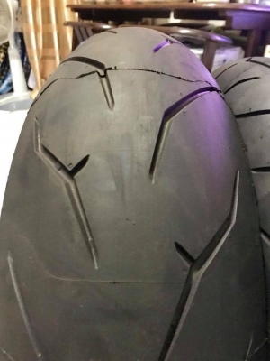 จัดโปรโมชั่น ยางปี 17 ทั้งหน้า-หลัง ยางใหม่ มือ1 Pirelli Rosso Corsa  120/70/17+180/60/17