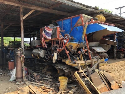 ขาย 215,000 บาท รถเกี่ยวอุ้ม 2.5 ตัน เครื่อง 6HH1-210 แรง สภาพพร้อมใช้  รถอยู่  มหาสารคาม โทร 0610710295