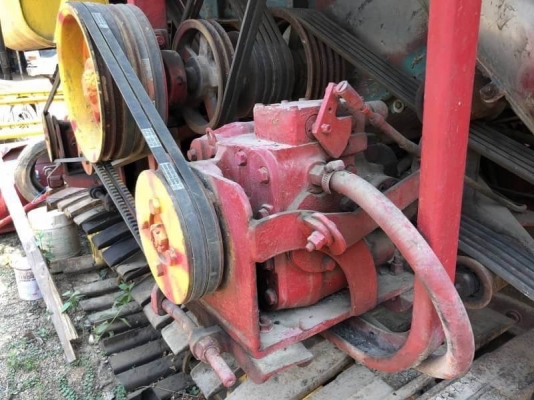 ขาย 195,000 บาท รถเกี่ยวอุ้ม 2.5 ตัน เครื่อง 6BG1-175 แรง สภาพพร้อมใช้  รถอยู่  มหาสารคาม โทร 0610710295