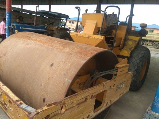 รถบดสั่นสะเทือนสิบตัน เครื่องด้อยระบบระบายอากาศ