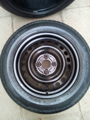 ขายล้อ อะไหล่พร้อมยาง กะทะล้อขนาด 4 รู 100 mm. ขอบ 15 เบอรฺ์ 185/60R15 โทร.081-427-3941