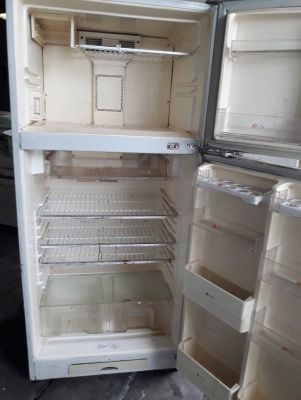 ตู้เย็น 2 บาน ใช้งานได้เลย ถูก 1500 บาท ตู้เย็น 2 บาน ใช้งานได้เลย ถูก 1500 บาท