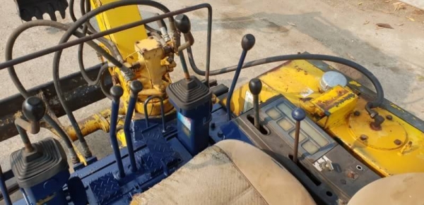 ขายด่วนรถแบคโฮKOMATSUโคมัสซูรุ่นยอดนิยมสวยๆPC30-5เครื่องโคมัสซู3D84เครื่องดีปั่มแรงสีเดิมยังไม่เก็บสีรถนอกเพิ่งนำเข้ามาใหม่ยังไม่เคยใช้งานในเมืองไทยเลย