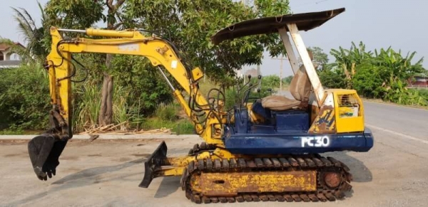 ขายด่วนรถแบคโฮKOMATSUโคมัสซูรุ่นยอดนิยมสวยๆPC30-5เครื่องโคมัสซู3D84เครื่องดีปั่มแรงสีเดิมยังไม่เก็บสีรถนอกเพิ่งนำเข้ามาใหม่ยังไม่เคยใช้งานในเมืองไทยเลย