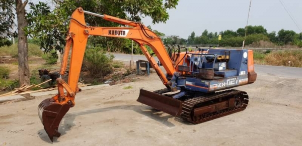 ขายด่วนรถแบคโฮKUBOTAคูโบต้าKH27เทียบเท่าPC30เครื่องคูโบต้า3สูบปั่มแรงรถนอกเพิ่งนำเข้ามาใหม่ยังไม่เคยใช้งานในเมืองไทยเลย