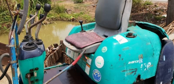 ขายด่วน145,000รถแบคโฮKOMATSUโคมัสซูรุ่นยอดนิยมสวยๆPC15-8เครื่องโคมัสซู3D78เครื่องดีปั่มแรงรถนอกเพิ่งนำเข้ามาใหม่ยังไม่เคยใช้งานในเมืองไทยเลย