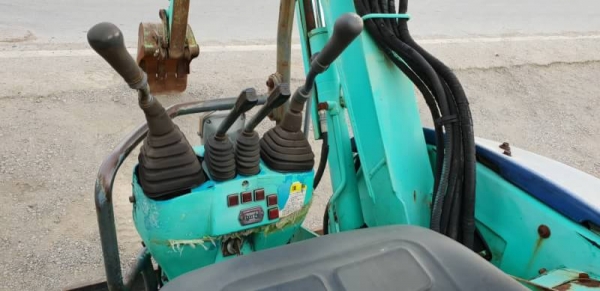 ขายด่วนรถแบคโฮHIACHIฮิตาชิรุ่นยอดนิยมสวยๆEX15เครื่องอีซูซู3KC1คอลโทลน้ำมันสั่นปั้มนิ้วเครื่องดีปั่มแรงรถนอกเพิ่งนำเข้ามาใหม่ยังไม่เคยใช้งานในเมืองไทยเลย