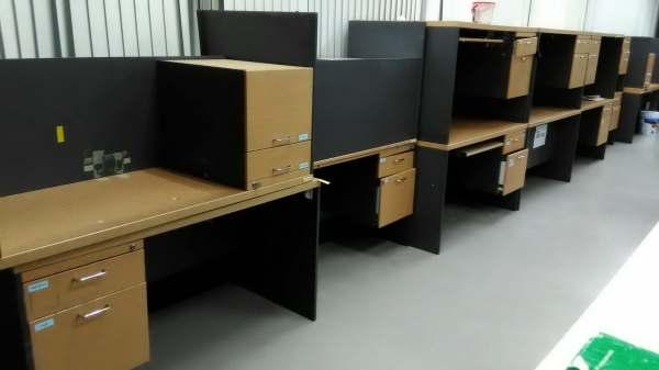 โต๊ะทำงาน 19 ตัว 9,990 บาท เหมาเลย โต๊ะทำงาน 19 ตัว 9,990 บาท เหมาเลย