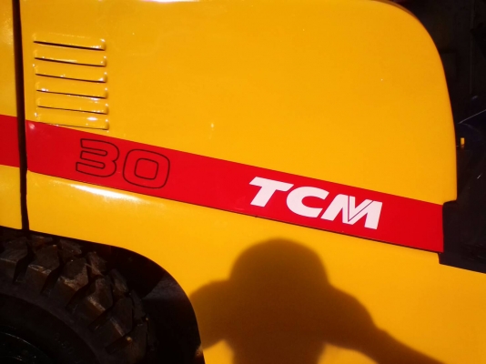 TCM ขนาด3ตัน เสาสูง4เมตร เกียร์ออร์โต้ เครื่องยนต์ดีเซล รถสวยพร้อมใช้งาน