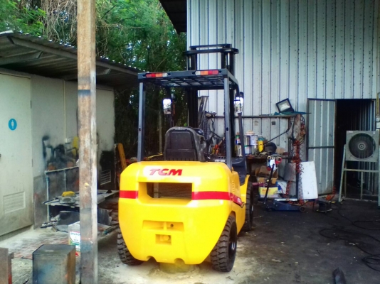 TCM ขนาด3ตัน เสาสูง4เมตร เกียร์ออร์โต้ เครื่องยนต์ดีเซล รถสวยพร้อมใช้งาน