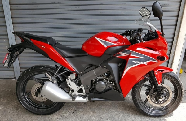 ขออนุญาตขาย HONDA CBR150I NEW สภาพพร้อมใช้งาน สภาพสวย ฟรีค่าโอน