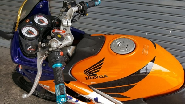 ขออนุญาตขาย HONDA CBR150R Limited " REPSOL Edition" ฟรีค่าโอน ขออนุญาตขาย HONDA CBR150R Limited " REPSOL Edition" ฟรีค่าโอน