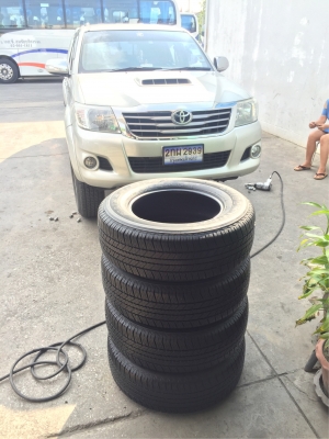 ยาง Bridgestone 265 65 17 ปลายปี16 ดอกเต็ม ใช้ยาว ราคาไม่แพง