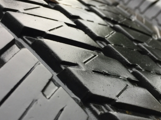 ยาง Bridgestone 265 65 17 ปลายปี16 ดอกเต็ม ใช้ยาว ราคาไม่แพง