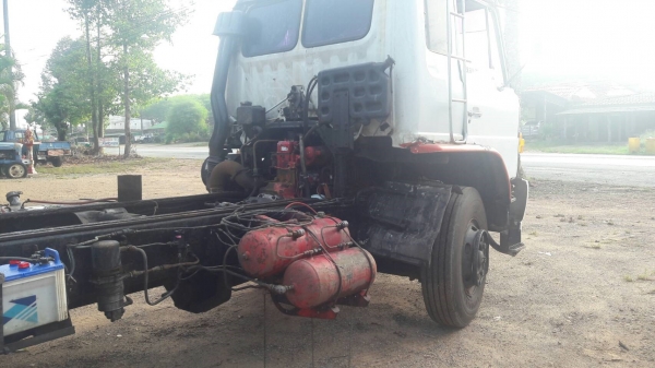 ขาย10ล้อหัวคัซซีsumo227 220แรง มีระบบลากพ่วง