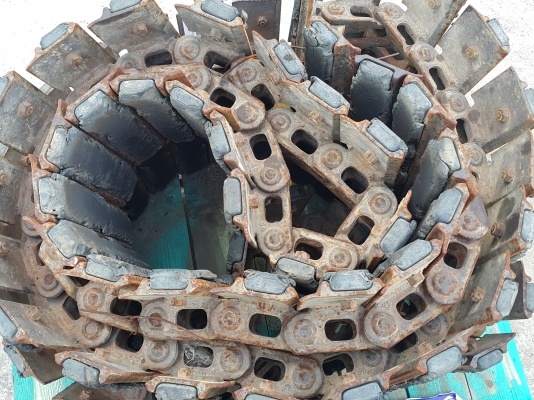 โซ่พร้อมใบแทรก ใส่รถแบคโฮ PC20 PC30 ของเก่านอกนำเข้า สภาพสวย สภาพดี พร้อมใช้งาน