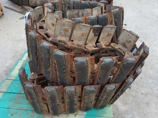 โซ่พร้อมใบแทรก ใส่รถแบคโฮ PC20 PC30 ของเก่านอกนำเข้า สภาพสวย สภาพดี พร้อมใช้งาน