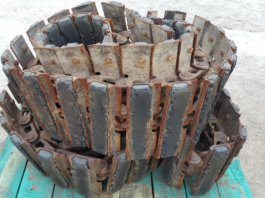 โซ่พร้อมใบแทรก ใส่รถแบคโฮ PC20 PC30 ของเก่านอกนำเข้า สภาพสวย สภาพดี พร้อมใช้งาน